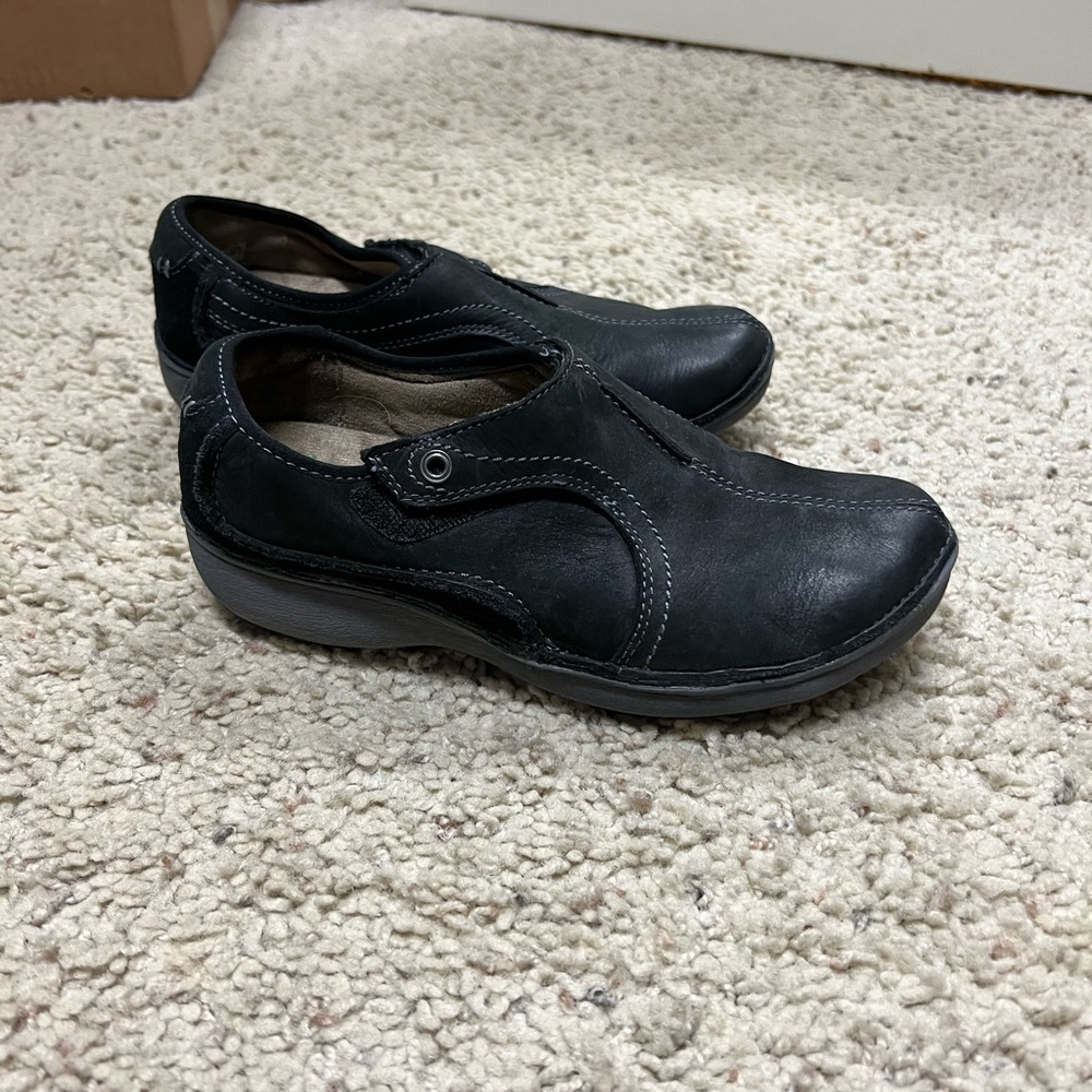 Clarks Wave Walk Women size 5